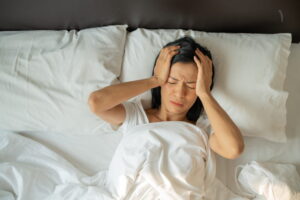 privação de sono e dor de cabeça