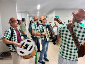 Forró anima corredores do Hospital