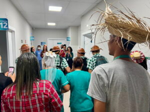 Forró anima corredores do Hospital
