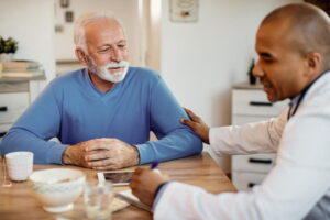 consulta médica com idoso
