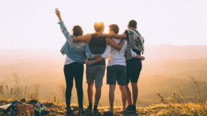 grupo de amigos passeando