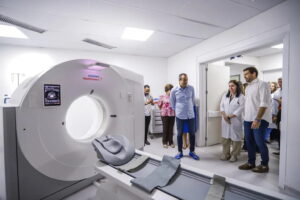 equipe da prefeitura no hospital